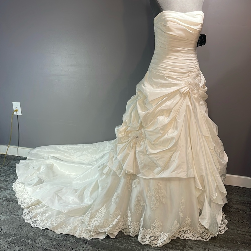 Allure Bridals size 10 ivory wedding lace taffeta gown